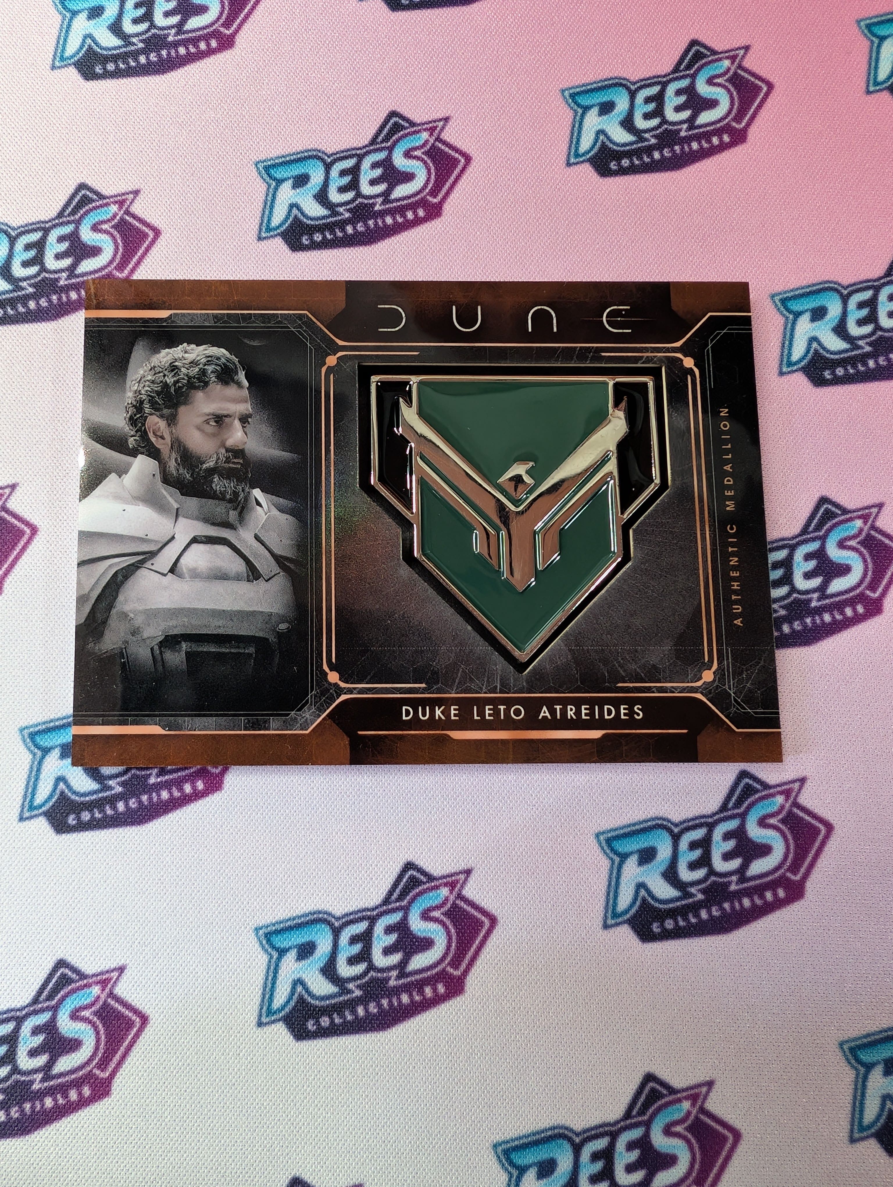 Duke Leto Atreides Medallion, MCM-DA, N/A, 2024 Topps Chrome Dune Manufactured Character Medallion
